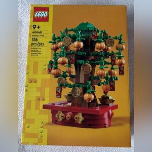 Lego Money Tree Display with Green Foliage, Brown Trunk & Red Base